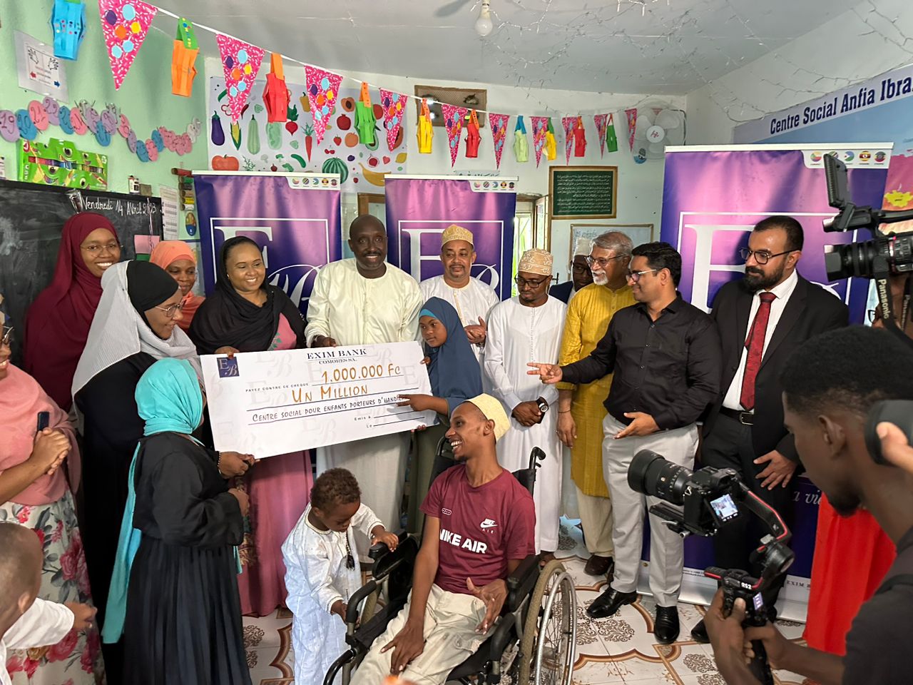 image Exim Bank octroie un chèque d’un million au centre social Anfia